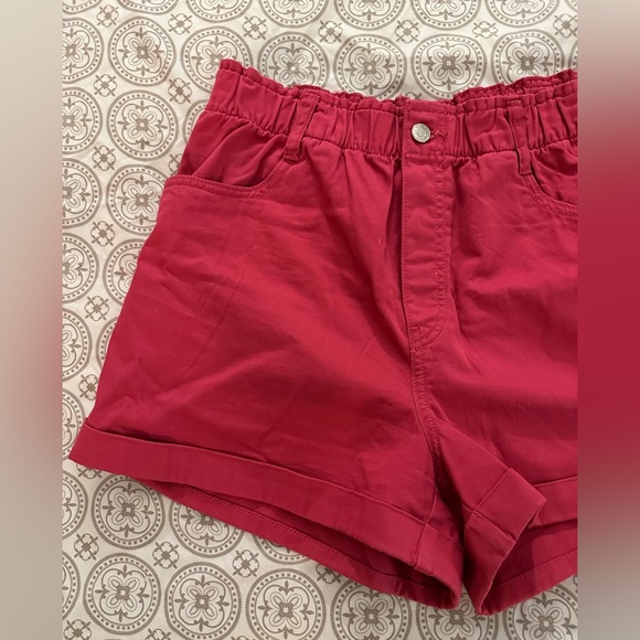 Two pair medium high waisted H&M shorts - Picture 4 of 9